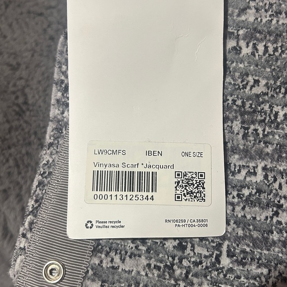 Lululemon Athletica Black and White Vinyasa Scarf - Picture 4 of 4